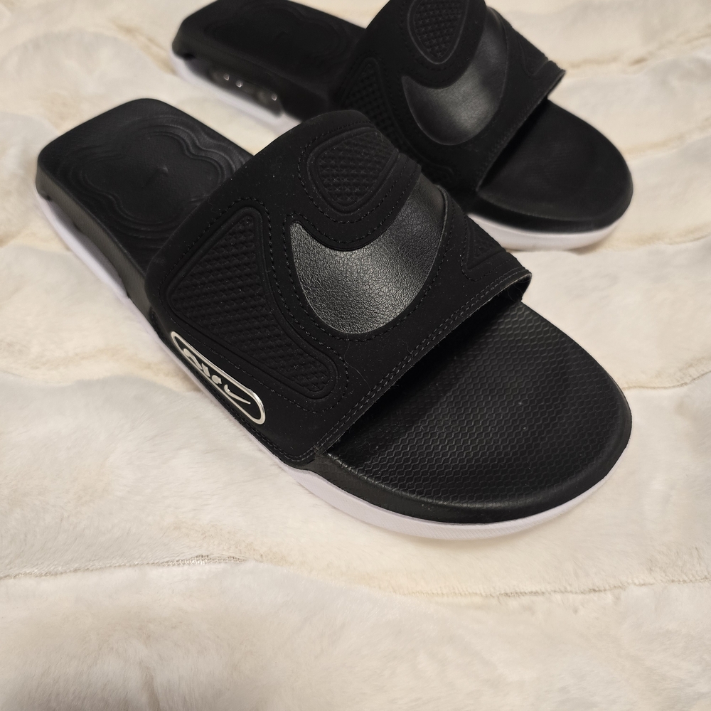 Nike Air Max Cirro slides. US mens size 8 in Perfect Condition.